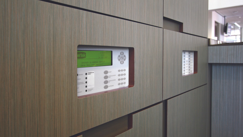 Penta Brandmeldezentrale und Feuerwehrbedienfeld in der Rabobank Maastricht 
